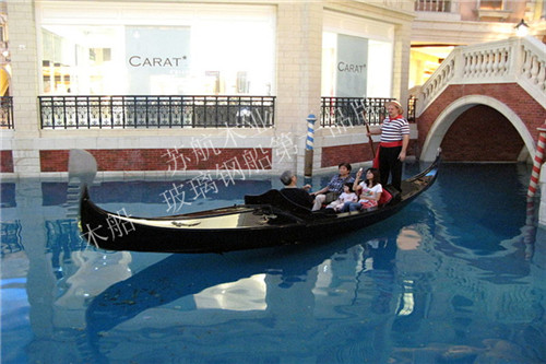 酒店观光船 威尼斯酒店手划木船  威尼斯手划船