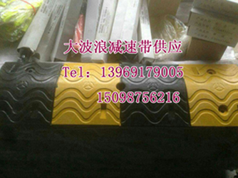 滕州减速带-优质道路减速带-橡胶减速带供应