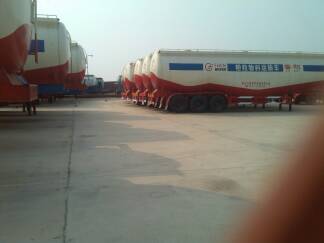 重型低栏半挂车价格多少，河源重型低栏半挂车厂家报价  高栏运输车价格  平板半挂车厂家