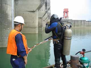 阿坝甘孜凉山水下打捞公司 水下工程打捞潜水救助  潜水打捞  水下作业  水下搜救打捞