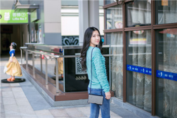 休闲毛衣加工厂，首选大朗彬建服饰  毛衣批发  毛衫批发  毛衣定做