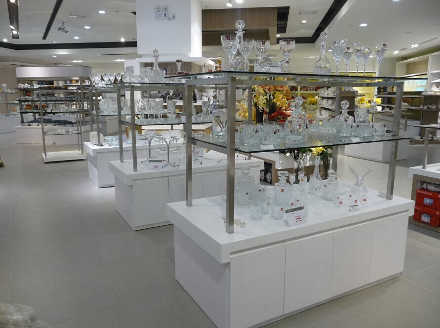 興豪裝飾報(bào)價(jià)合理的高檔不銹鋼展示柜，品質(zhì)最優(yōu)——訂購不銹鋼展