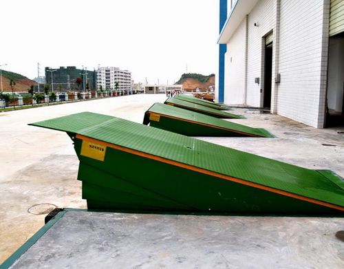 北京密云导轨式登车桥.厂家直销&nbsp;&nbsp;升降货梯&nbsp;&nbsp;升降平台