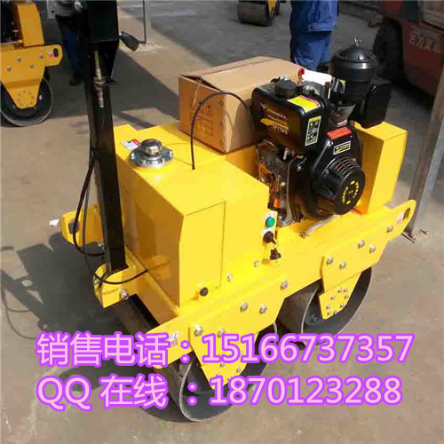 压实下效果最理想的小型振动压路机 泥土压实机省油质量好&nbsp;&nbsp;双轮振动压路机&nbsp;&nbsp;压路机的报价&nbsp;&nbsp;压路机的轮宽