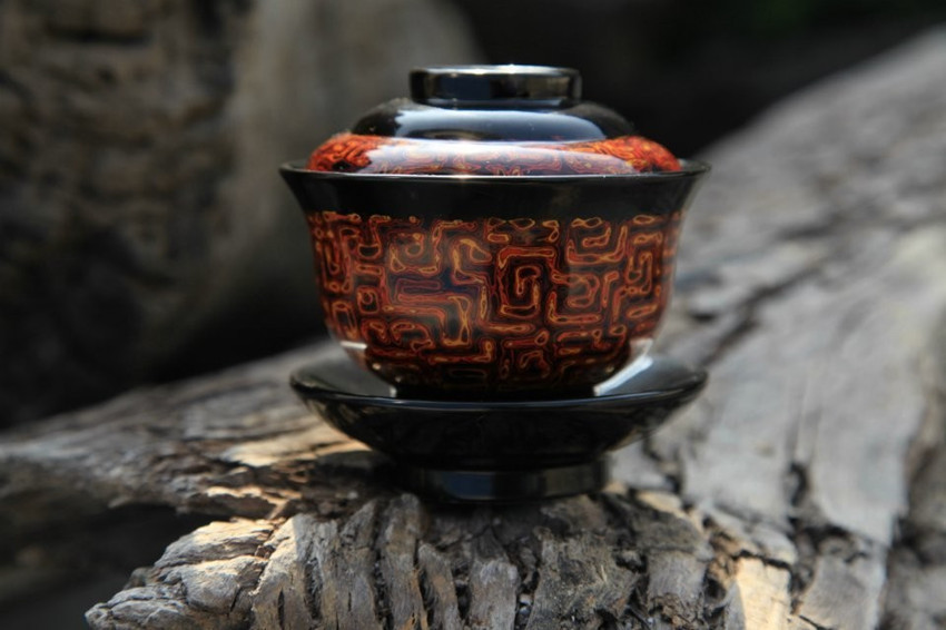 觀古樓藝術(shù)村_高端夔龍紋蓋碗供應(yīng)商：桂林漆器