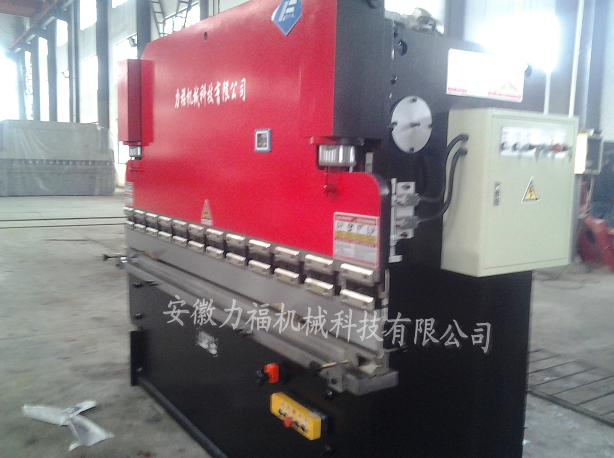 《雙鴨山2-wc67k系列雙機(jī)聯(lián)動折彎機(jī)批發(fā)》