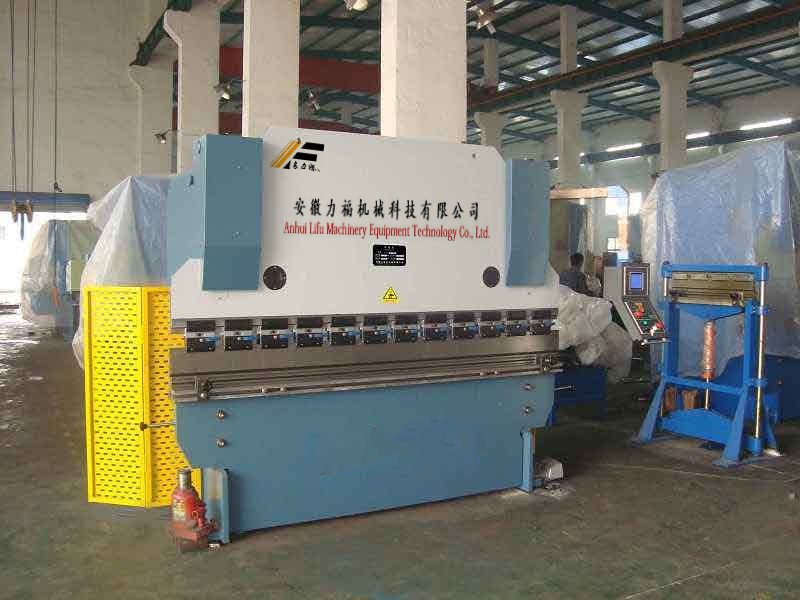 《伊犁wc67y-160t/3200液壓折彎?rùn)C(jī)廠家》