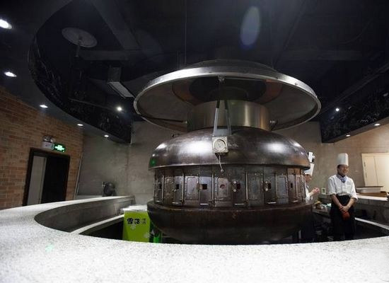 河南太空舱炭火烤鱼炉，大型UFO炭火烤鱼炉设备厂家&nbsp;&nbsp;铁板烧设备&nbsp;&nbsp;法式铁板烧设备
