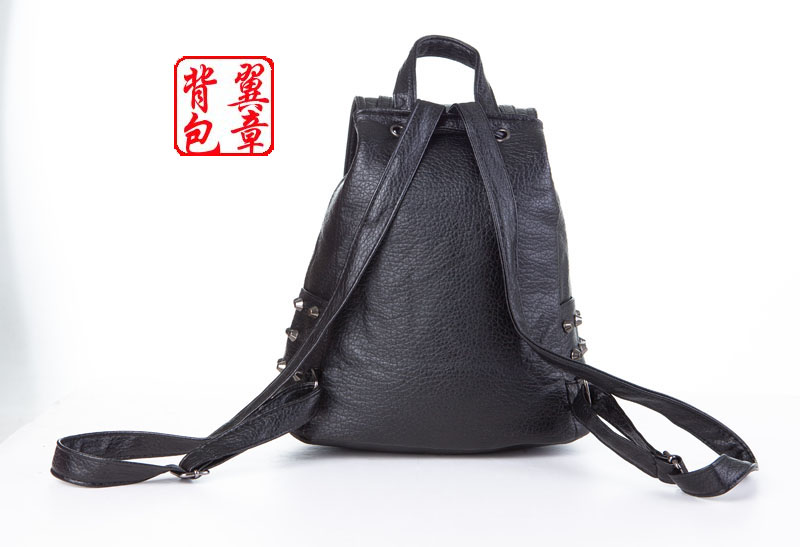 休闲韩版时尚双肩背包加工厂，批发背包，流行背包加工