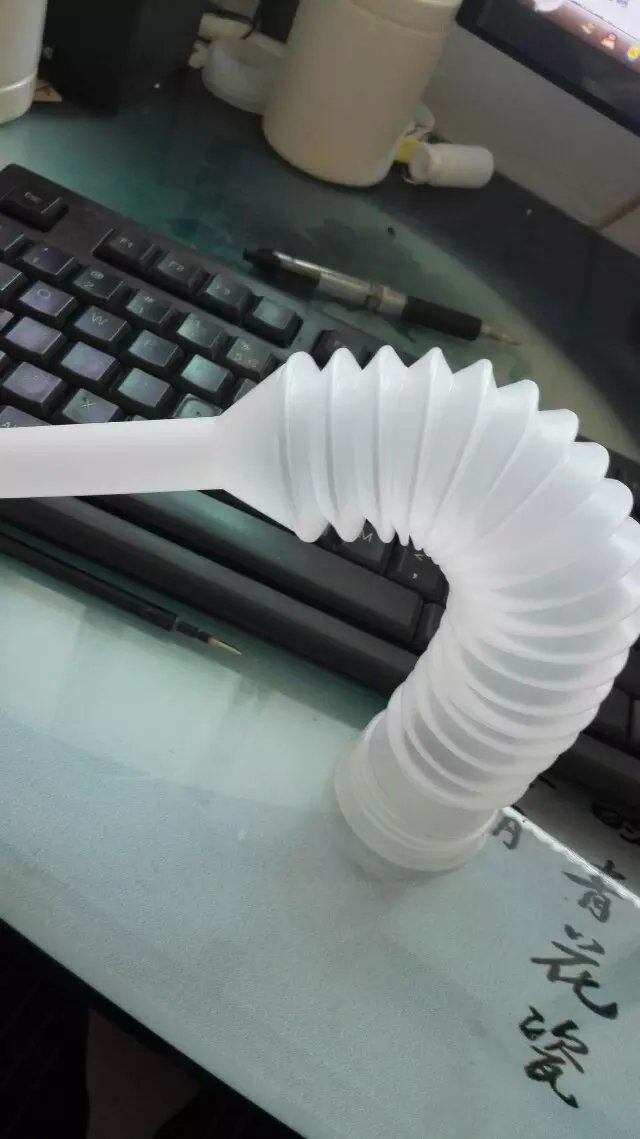 油壶的制作及用途&nbsp;&nbsp;机油柴油汽车配件&nbsp;&nbsp;油管加油器具&nbsp;&nbsp;化工原料油管