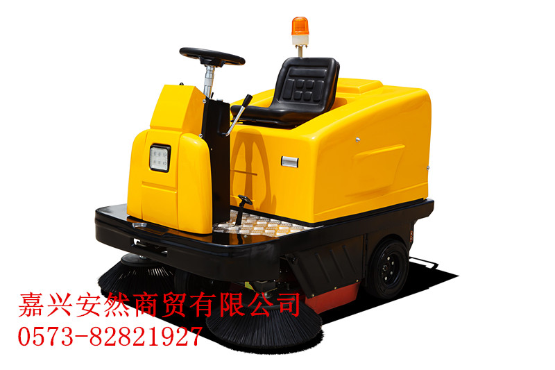 苏州电动驾驶式驾驶式扫地机MN-I800多少钱&nbsp;&nbsp;物业公司用扫地机&nbsp;&nbsp;工厂道路清扫车&nbsp;&nbsp;清扫树叶灰尘石子