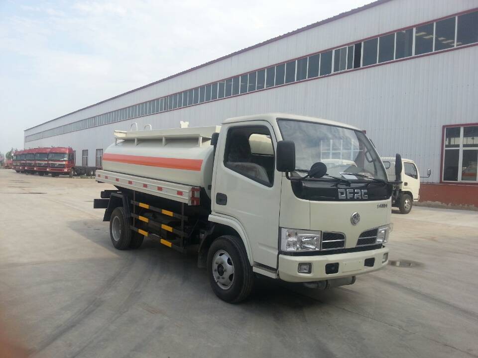 东风多利卡5吨加油车  东风5吨加油车  5吨加油车有现车
