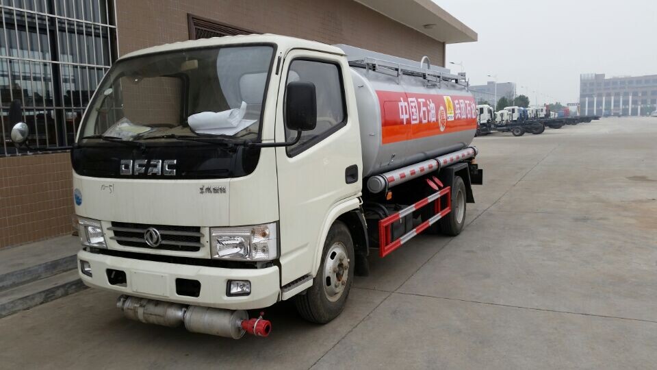 5吨加油车报价  5吨加油车价格  5吨加油车多少钱  东风5吨加油车