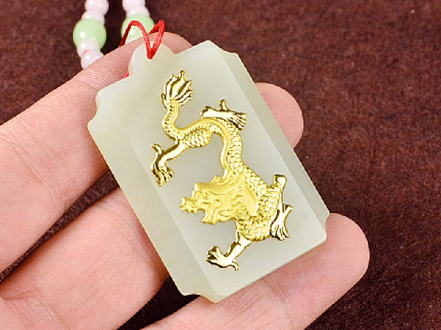 肇慶知名廠家為您供應(yīng)物超所值的龍牌掛件，金鑲和田玉吊墜