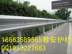 新疆阿勒泰公路波形护栏板生产厂家价格 高速公路波形护栏 波形梁护栏