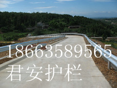 四川巴中公路波形护栏板厂家价格 波形梁护栏 高速公路波形护栏