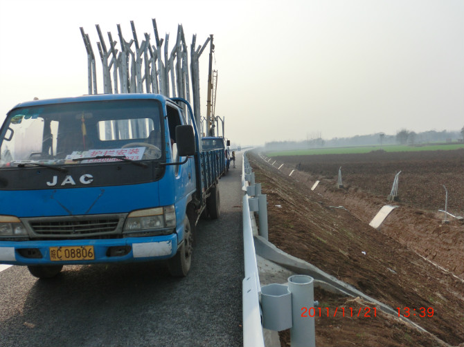 山西阳城县公路波形梁护栏板厂家价格&nbsp;&nbsp;波形护栏板&nbsp;&nbsp;公路防撞护栏
