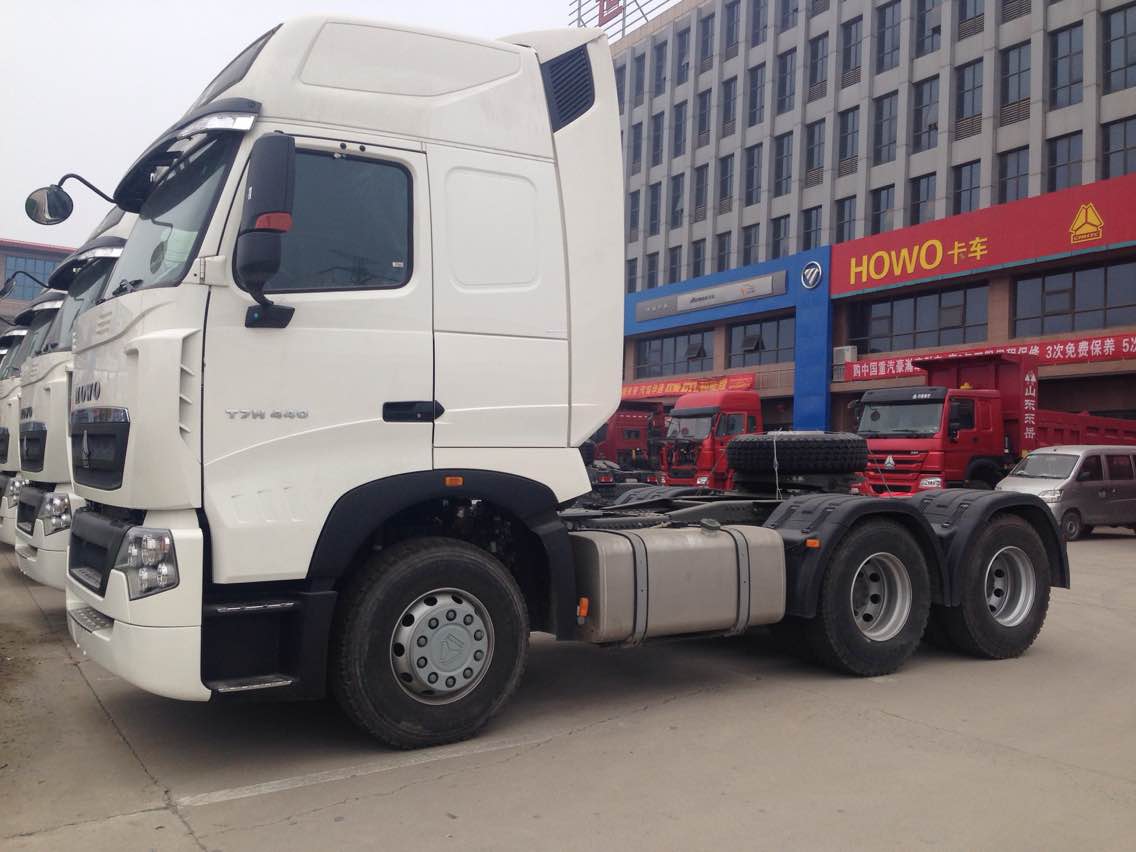 河南华海经销中国重汽T7H智能手自一体AMT  牵引车