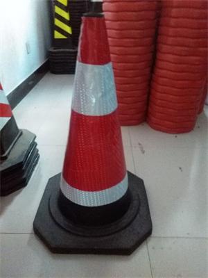 郑州交通路锥厂家 郑州橡胶圆锥/塑料提环路锥价格  郑州路锥价格  郑州路锥规格  郑州路锥厂家