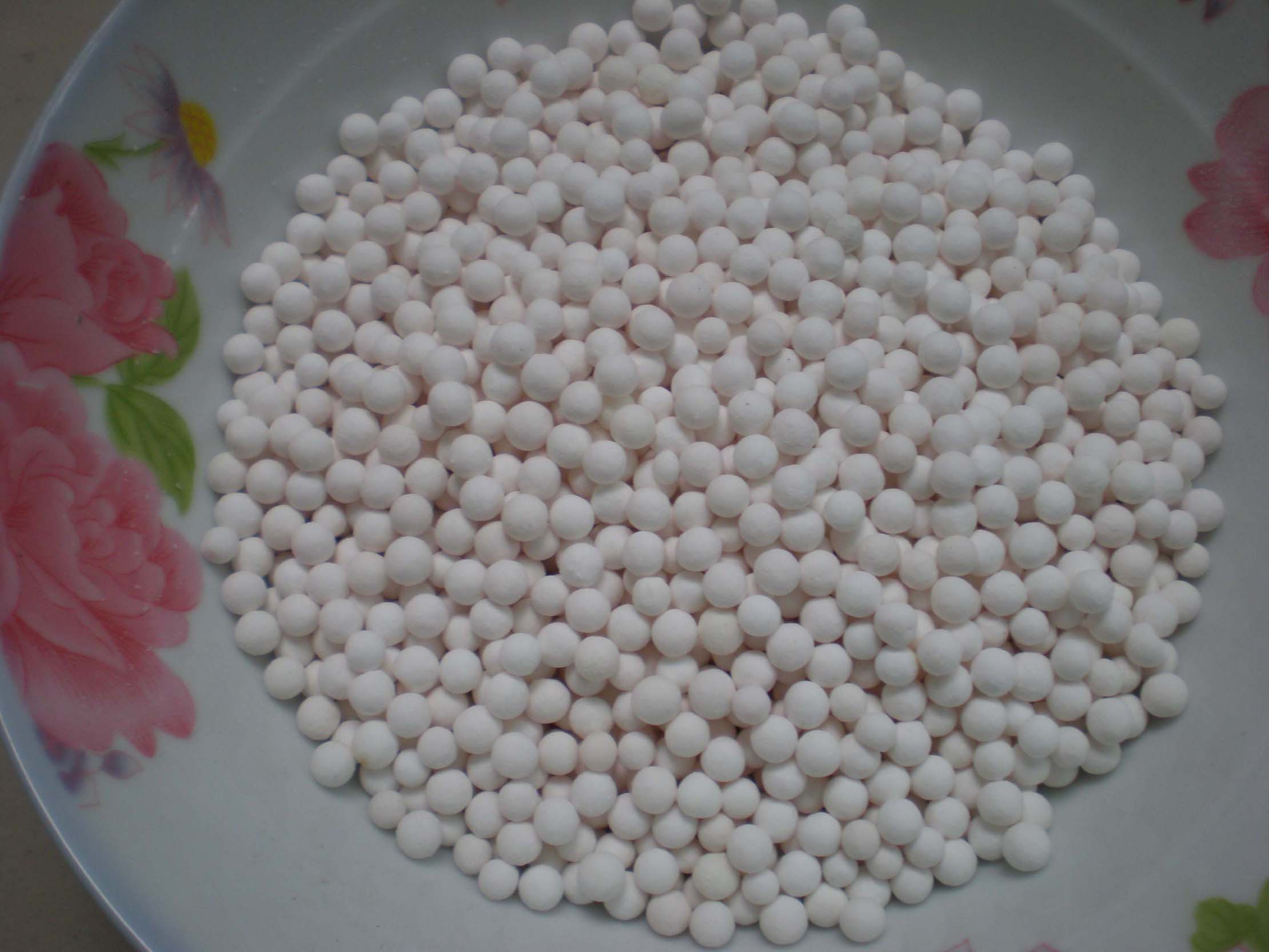 白色活性氧化铝吸附剂晟鸿活性氧化铝吸附剂厂家  活性氧化铝球  除氟剂活性氧化铝