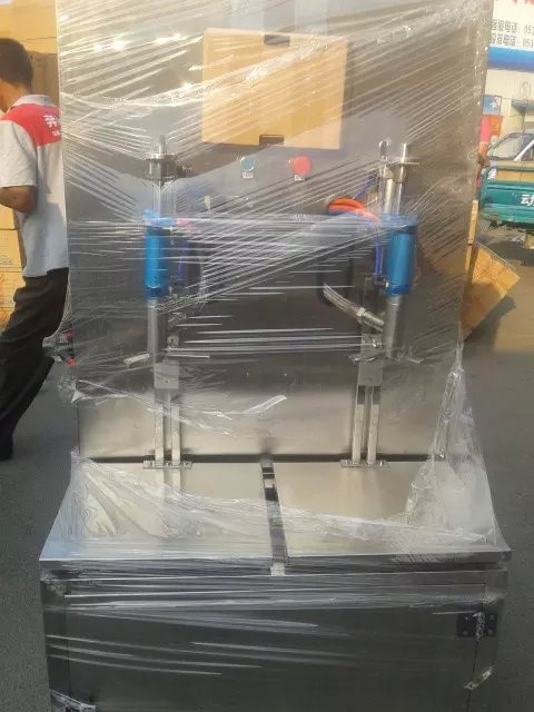 来宾4升润滑油灌装机-崇左20升食用油灌装机-河池机油灌装机  润滑油灌装机厂家  食用油灌装机报价  机油灌装机图片