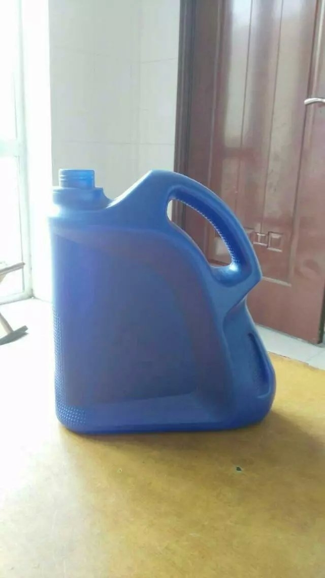 天津厂家特价热卖5L塑料油壶&nbsp;&nbsp;机油柴油塑料壶&nbsp;&nbsp;齿轮油壶桶&nbsp;&nbsp;尿素水剂壶