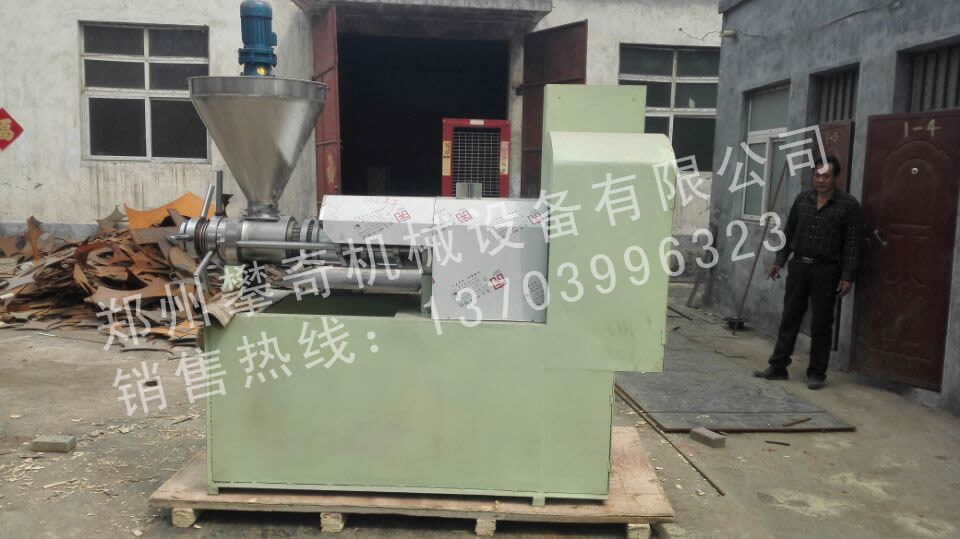 榨油机哪个牌子好选择攀奇125型螺旋榨油机  榨油机设备